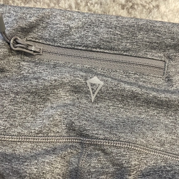 Ivivva leggings size 12 - Picture 3 of 4